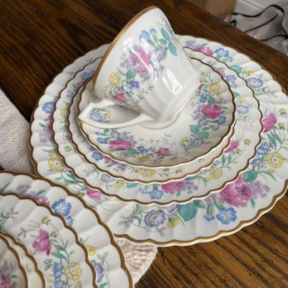 Vintage SYRACUSE China “ LILAC ROSE” scalp, porcelain 5 piece dinner and tea set